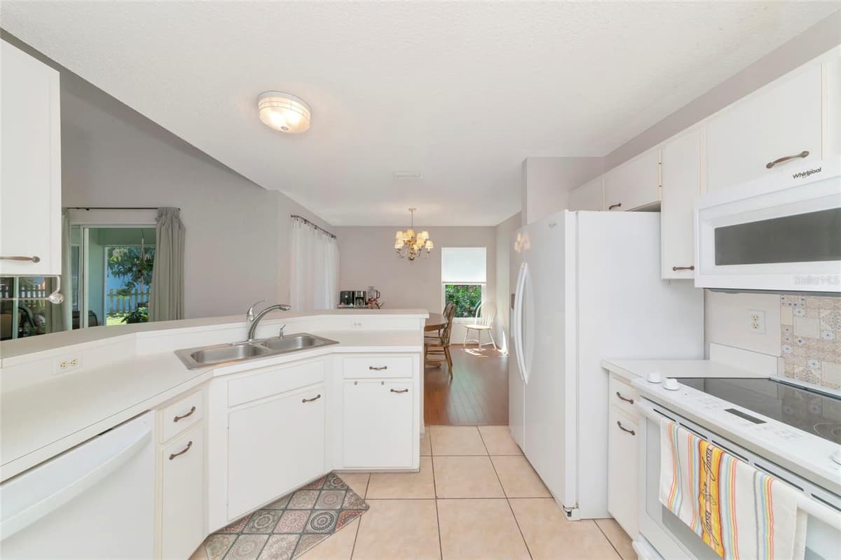 2405 ICECAPADE DRIVE — photo 12 of 50
