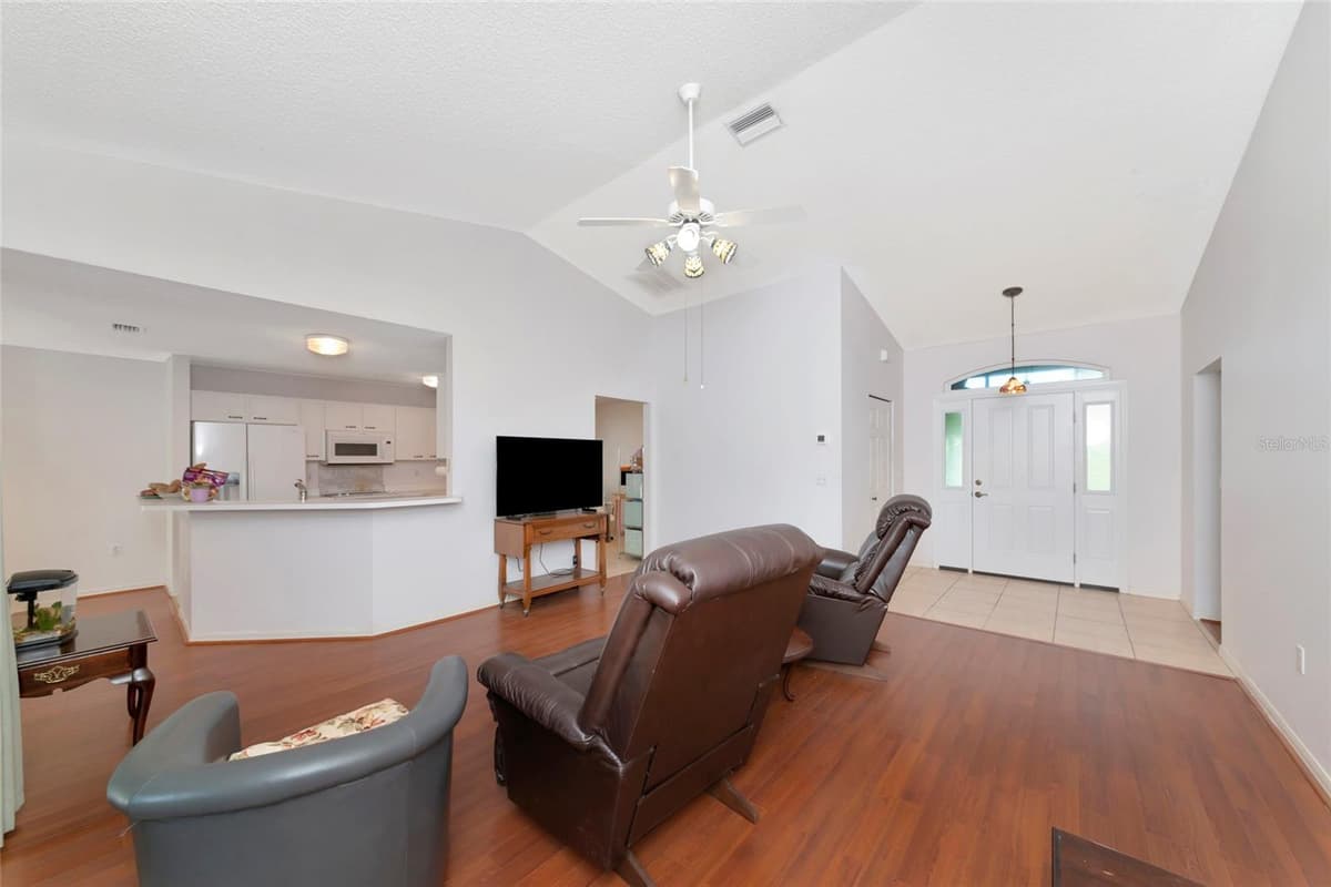 2405 ICECAPADE DRIVE — photo 8 of 50