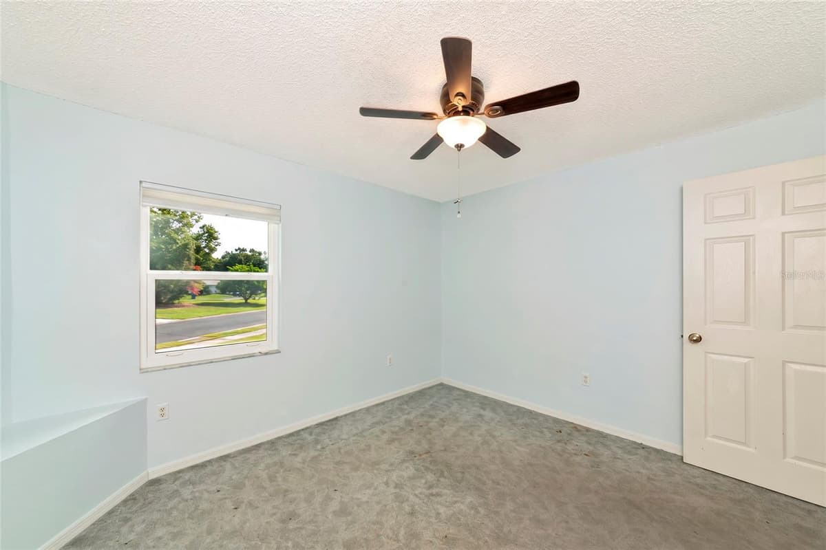 2405 ICECAPADE DRIVE — photo 33 of 50