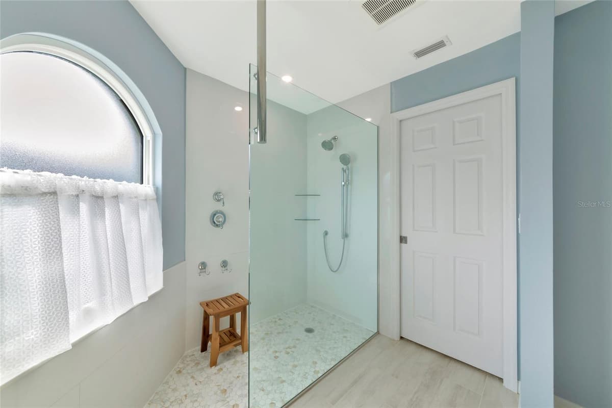 2405 ICECAPADE DRIVE — photo 26 of 50