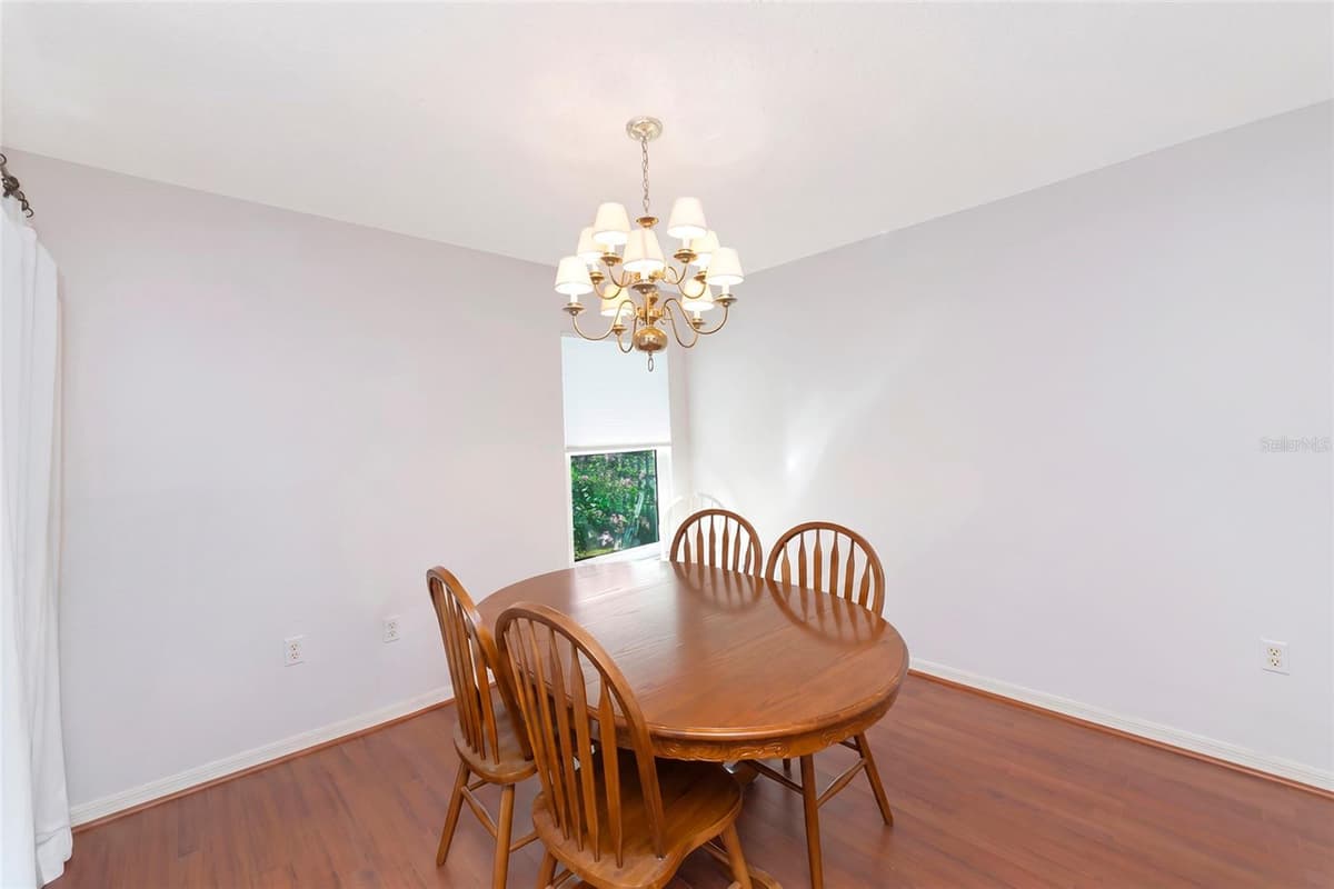 2405 ICECAPADE DRIVE — photo 10 of 50