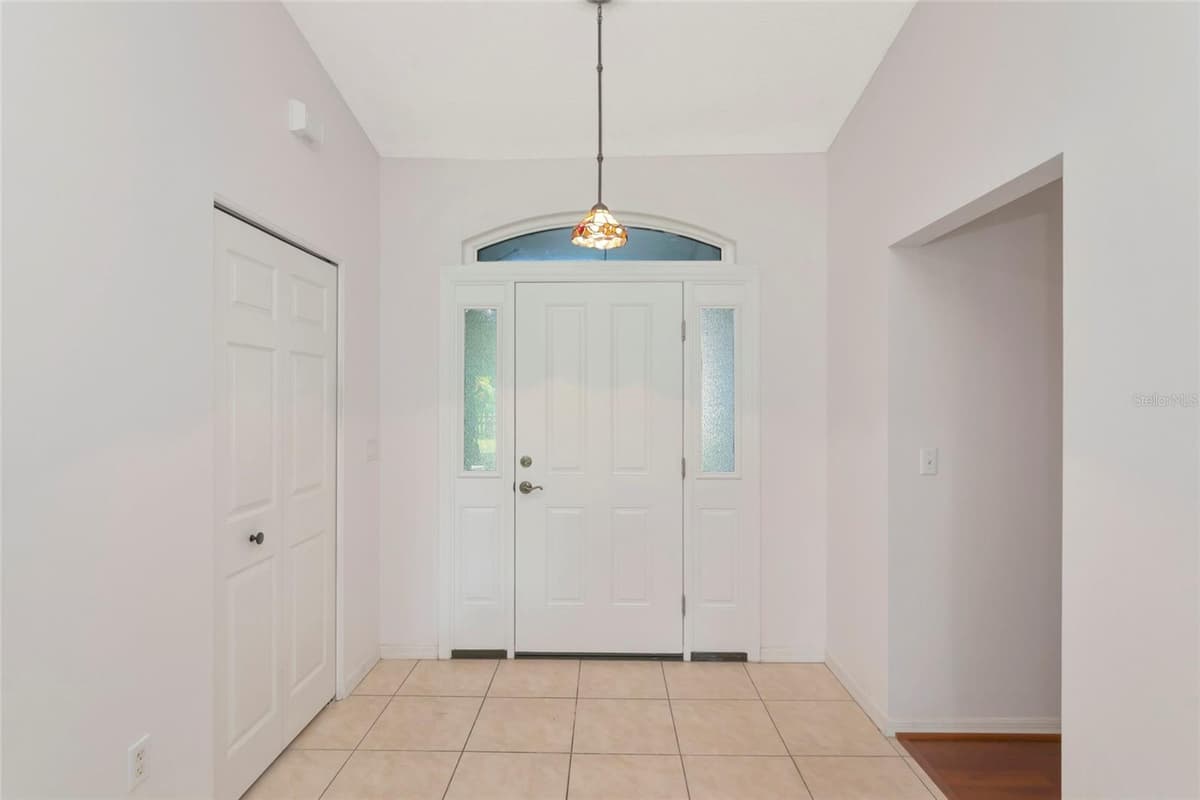 2405 ICECAPADE DRIVE — photo 4 of 50