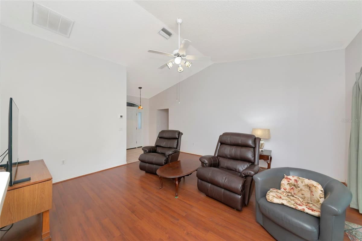 2405 ICECAPADE DRIVE — photo 9 of 50