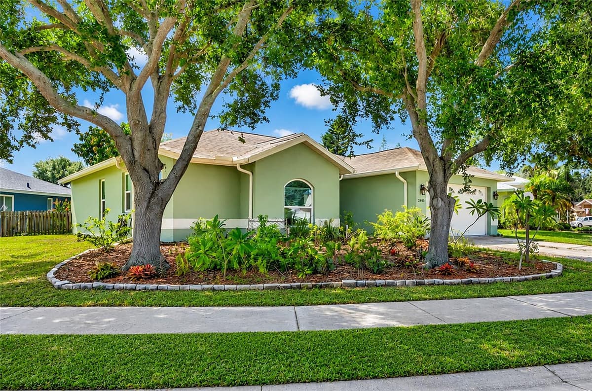 2405 ICECAPADE DRIVE — photo 3 of 50