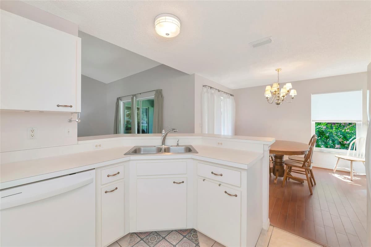 2405 ICECAPADE DRIVE — photo 14 of 50