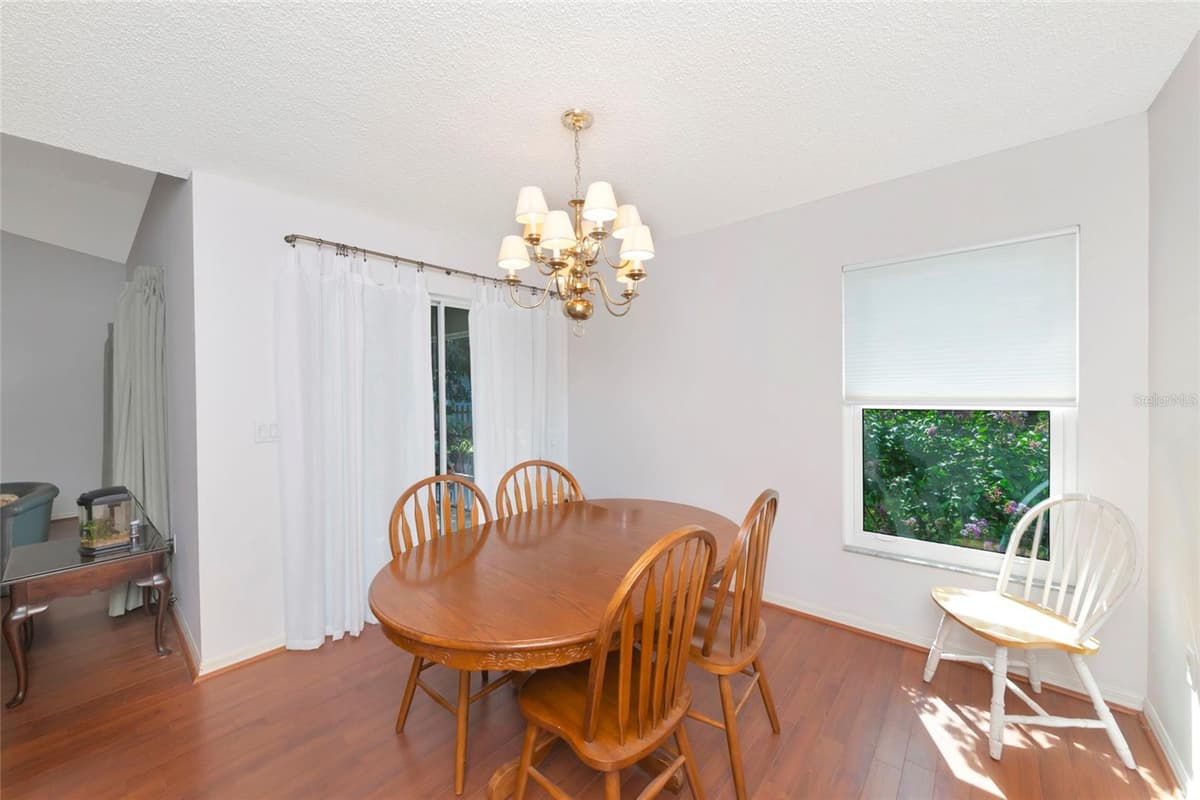 2405 ICECAPADE DRIVE — photo 11 of 50