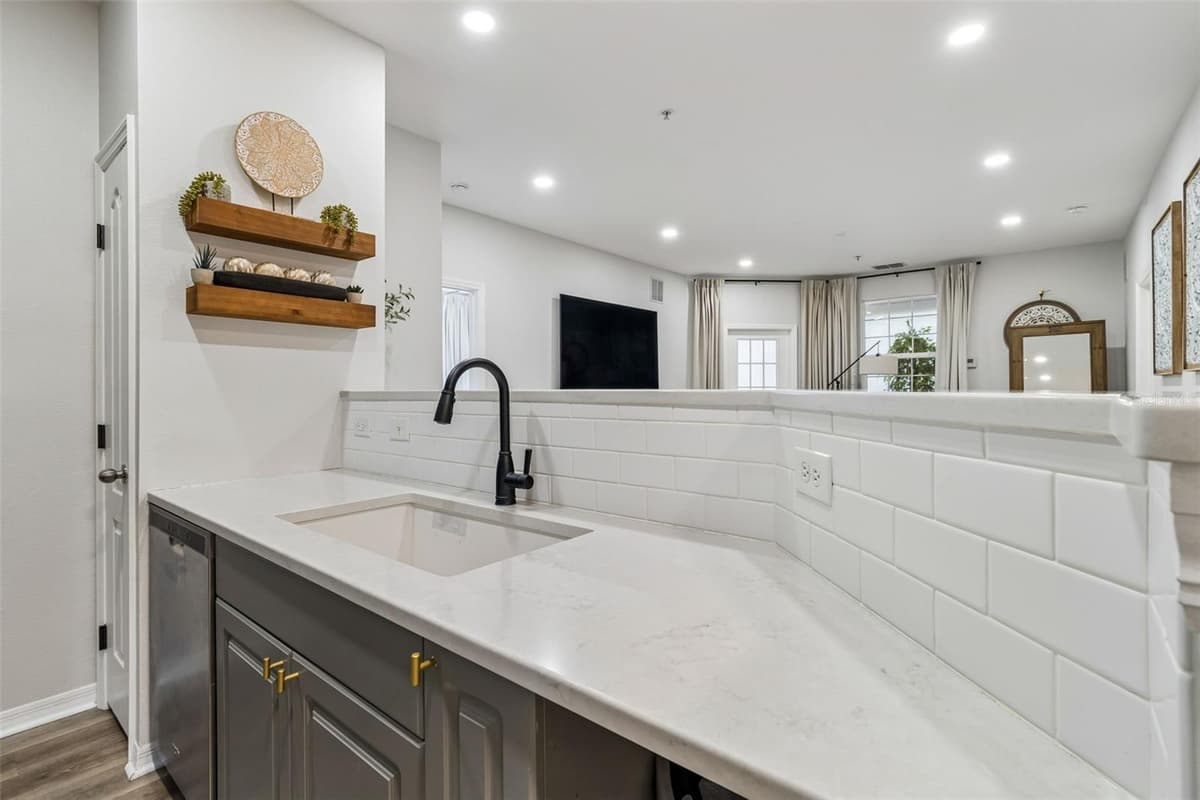 1640 VILLA CAPRI CIRCLE — photo 17 of 80