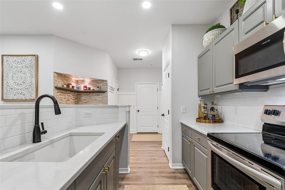 1640 VILLA CAPRI CIRCLE — photo 15 of 80