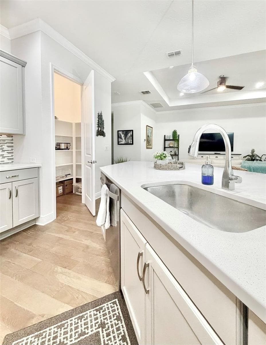 6008 SPARROWHEAD WAY — photo 12 of 66