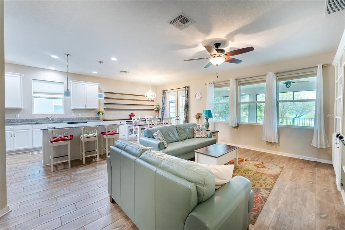3331 SAGEBRUSH STREET — photo 10 of 56