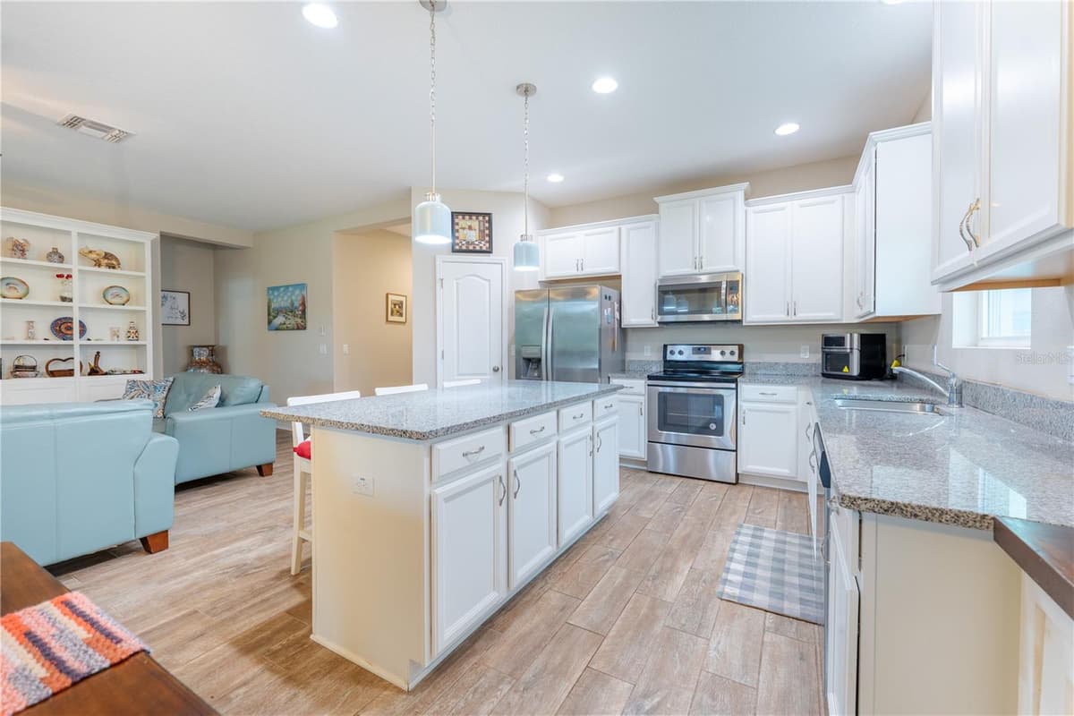 3331 SAGEBRUSH STREET — photo 6 of 56