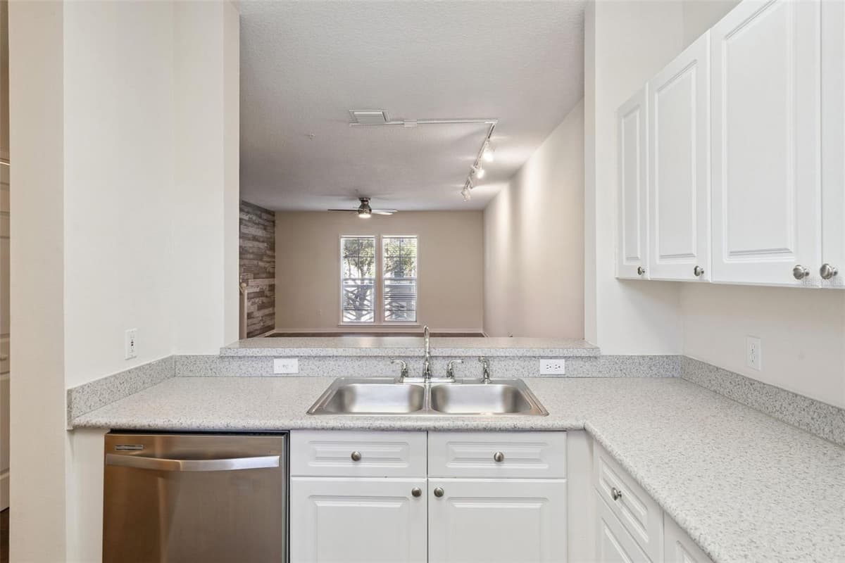 720 CELEBRATION AVENUE — photo 4 of 30