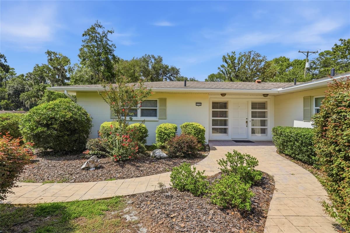 2138 30TH PLACE — photo 3 of 64