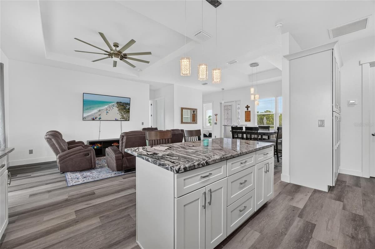 1264 SALFORD BOULEVARD — photo 15 of 43
