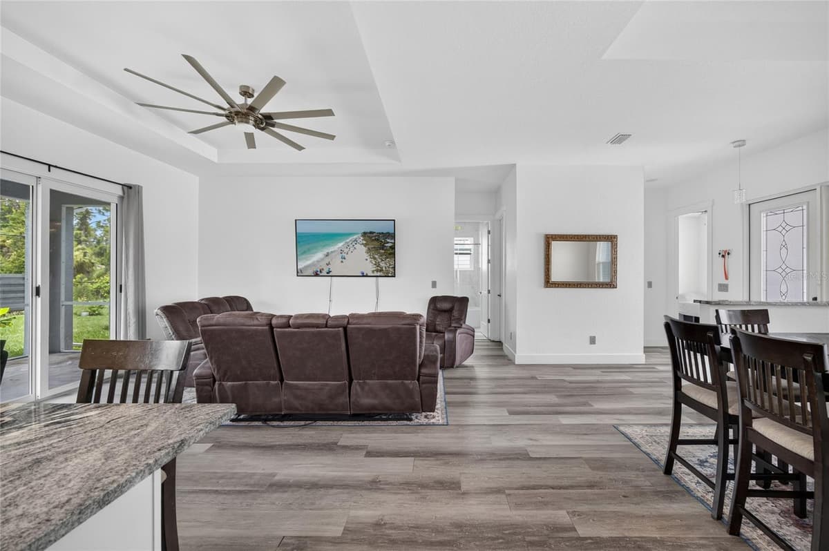 1264 SALFORD BOULEVARD — photo 7 of 43