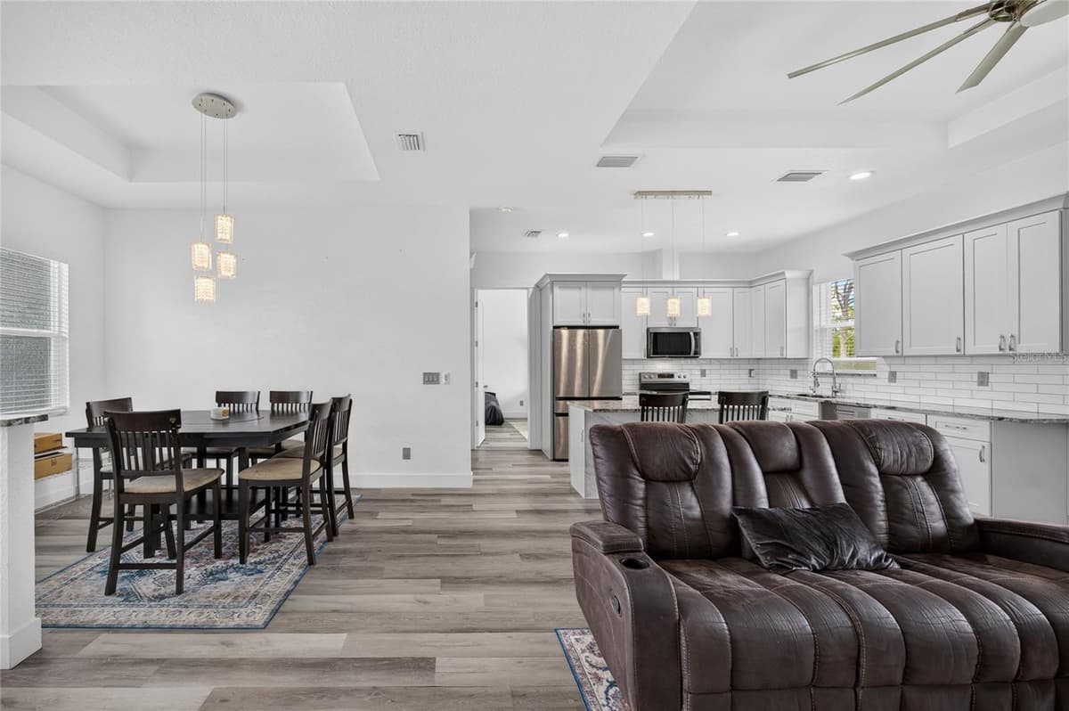 1264 SALFORD BOULEVARD — photo 8 of 43