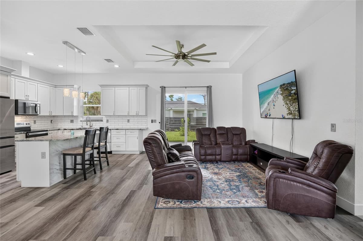 1264 SALFORD BOULEVARD — photo 6 of 43