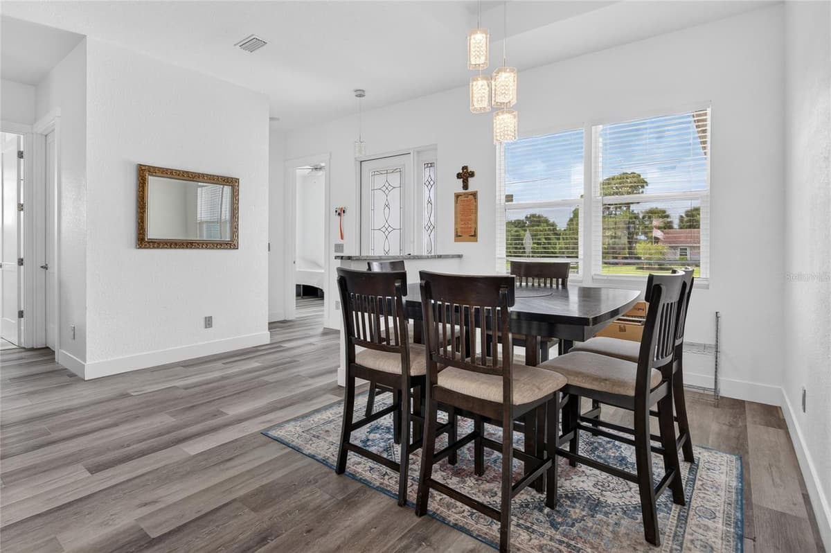 1264 SALFORD BOULEVARD — photo 10 of 43