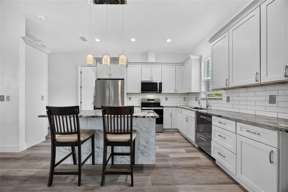 1264 SALFORD BOULEVARD — photo 12 of 43