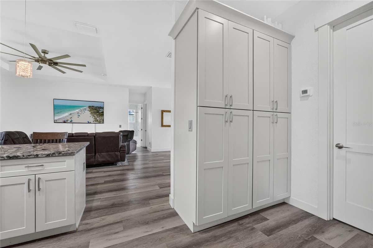1264 SALFORD BOULEVARD — photo 16 of 43