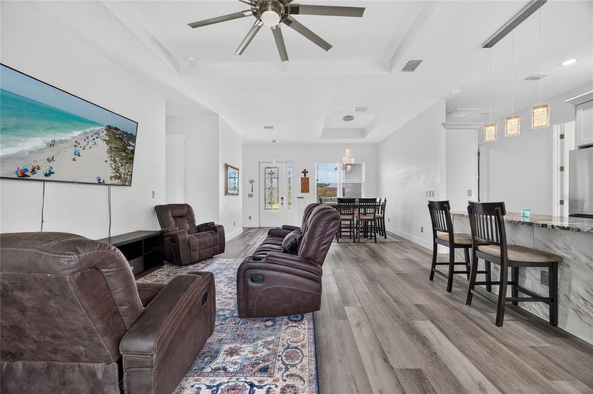 1264 SALFORD BOULEVARD — photo 9 of 43