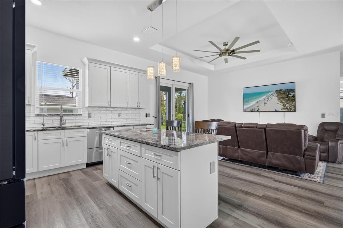 1264 SALFORD BOULEVARD — photo 14 of 43