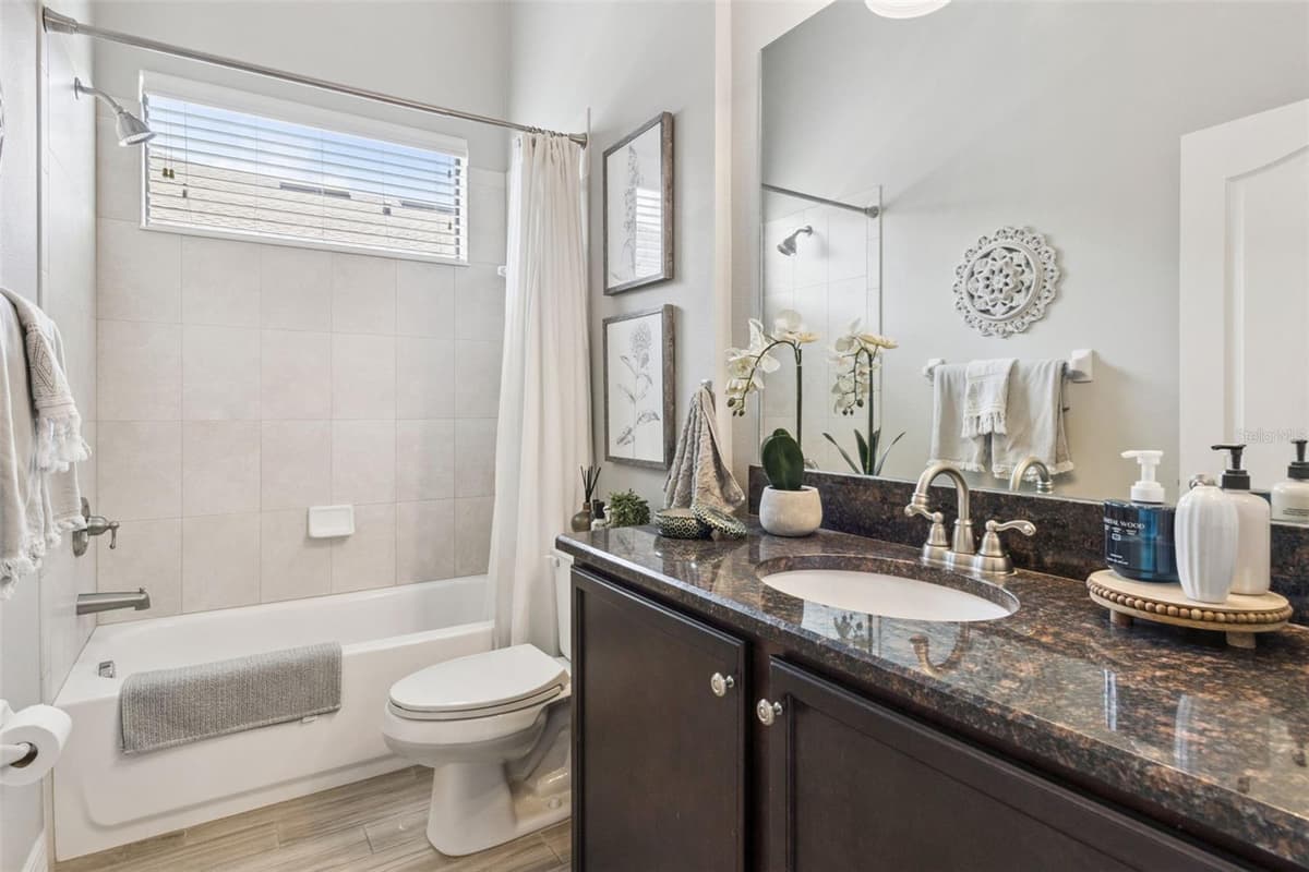 2590 LAKE MANOR DRIVE — photo 18 of 39
