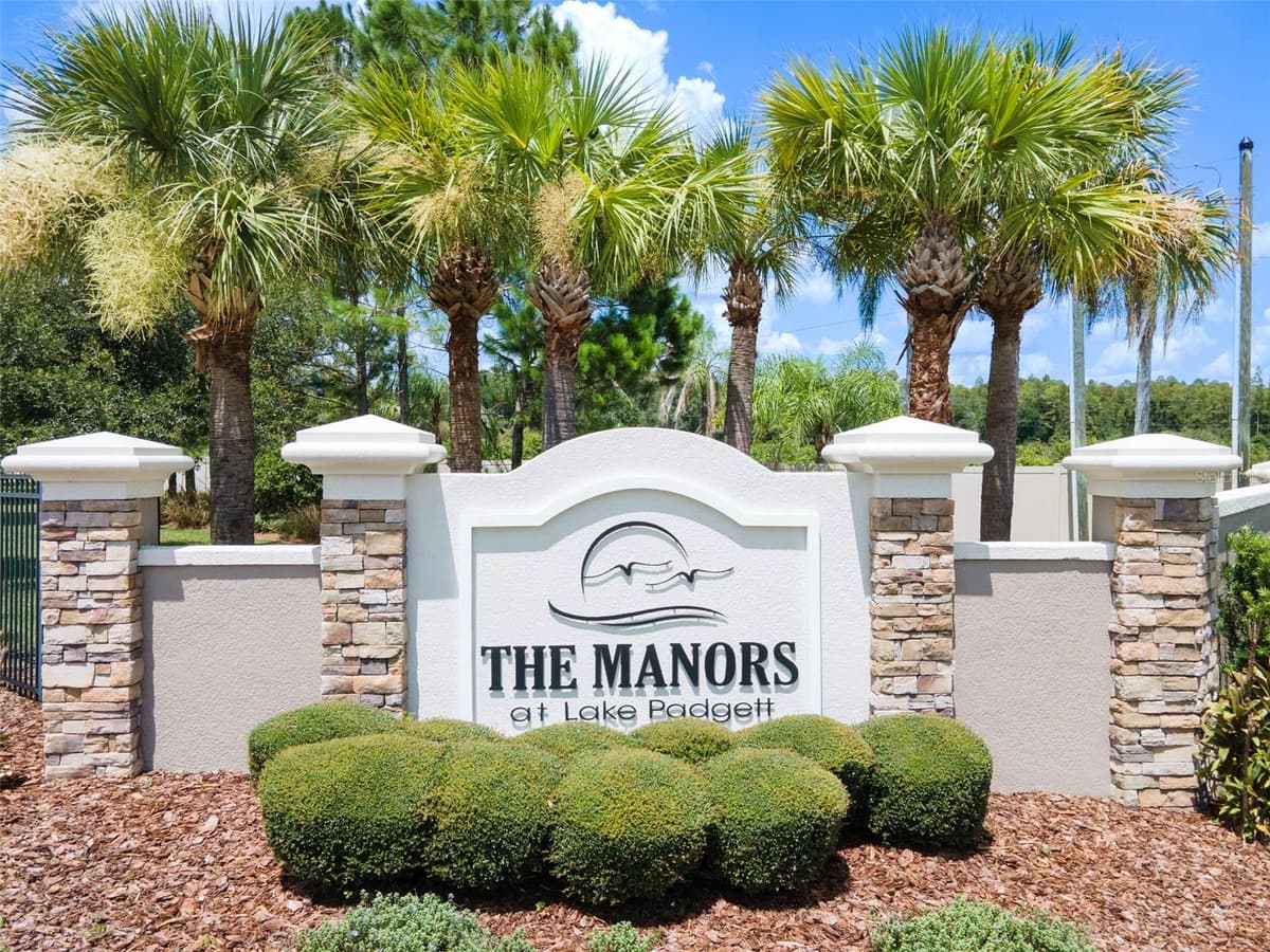 2590 LAKE MANOR DRIVE — photo 35 of 39