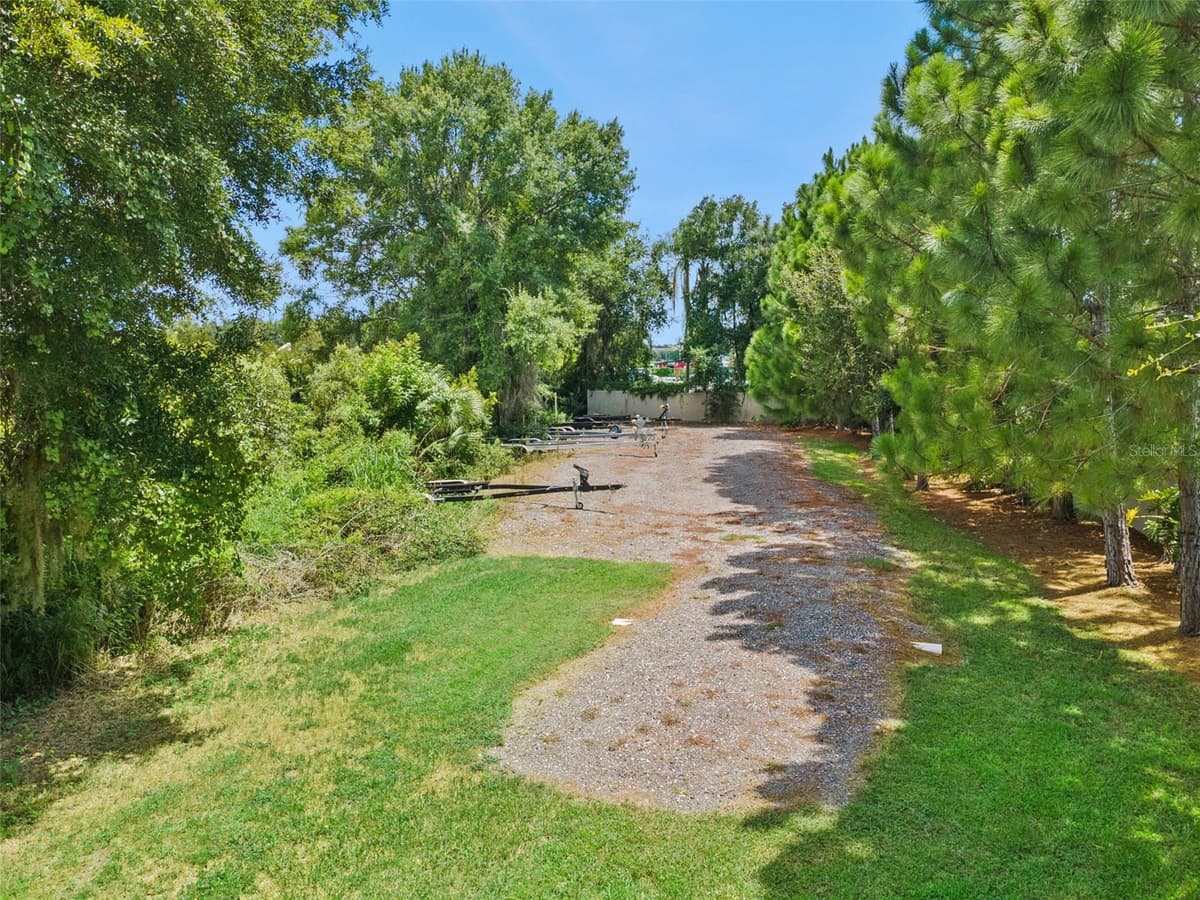 2590 LAKE MANOR DRIVE — photo 36 of 39