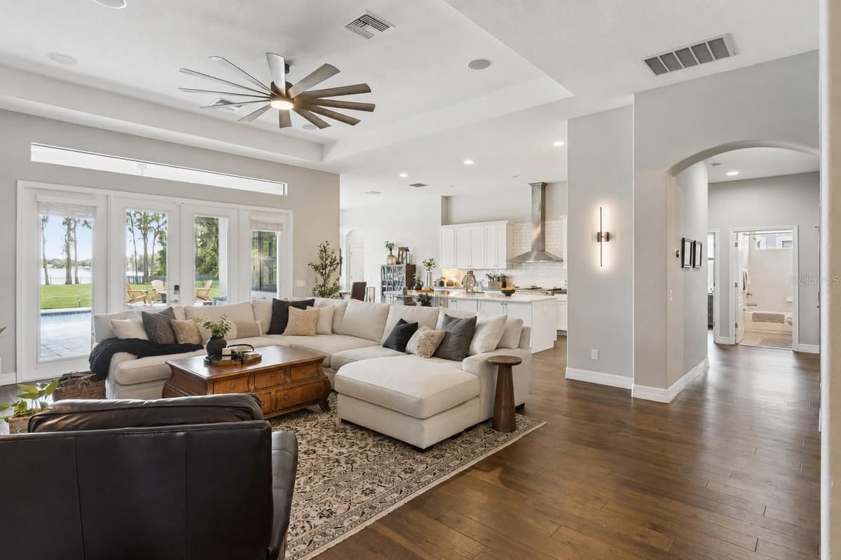 2590 LAKE MANOR DRIVE — photo 5 of 39