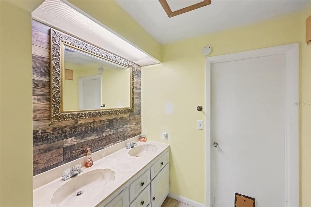2731 PINE RIDGE DRIVE — photo 11 of 16