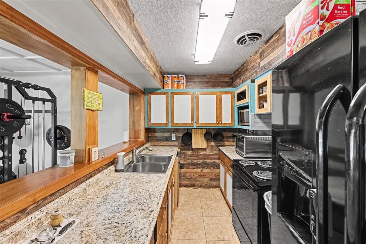2731 PINE RIDGE DRIVE — photo 4 of 16