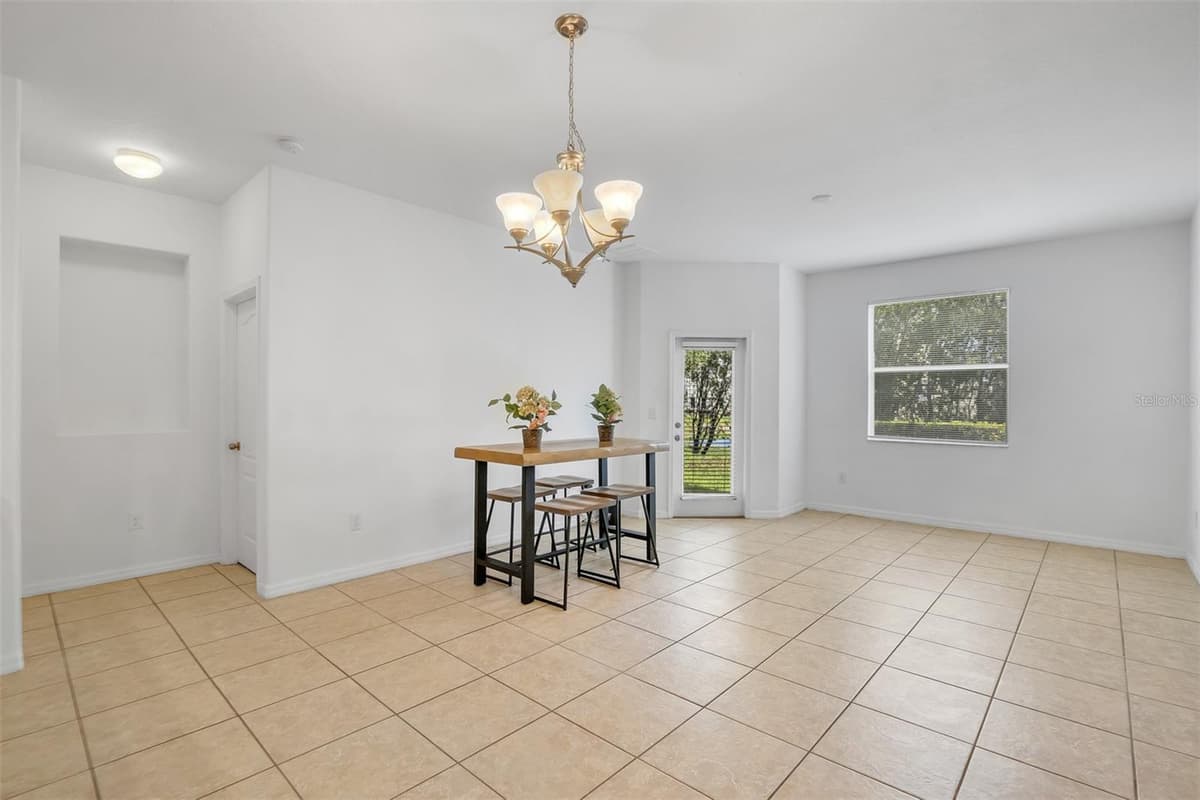 3610 RODRICK CIRCLE — photo 10 of 38