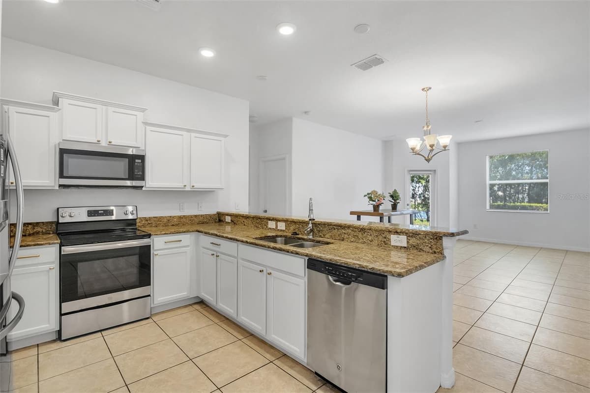 3610 RODRICK CIRCLE — photo 6 of 38