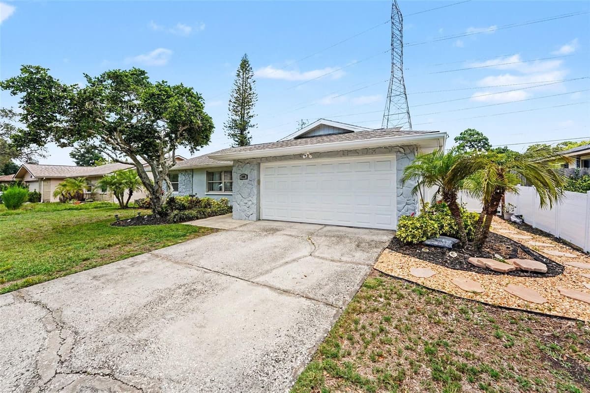 3369 HUNT CLUB DRIVE — photo 3 of 31
