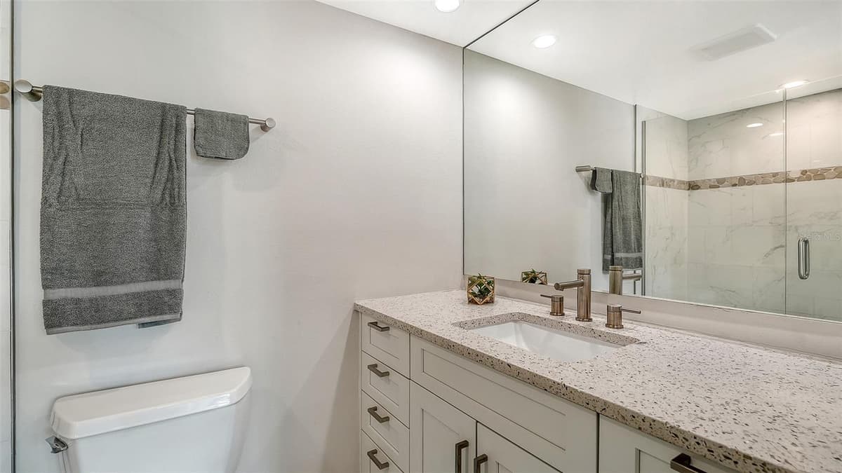 500 WASHINGTON DRIVE — photo 15 of 47