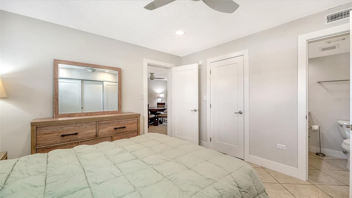 500 WASHINGTON DRIVE — photo 19 of 47