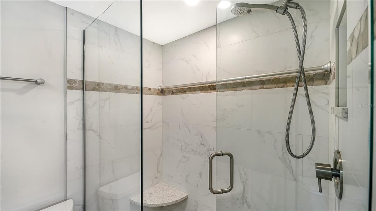 500 WASHINGTON DRIVE — photo 22 of 47