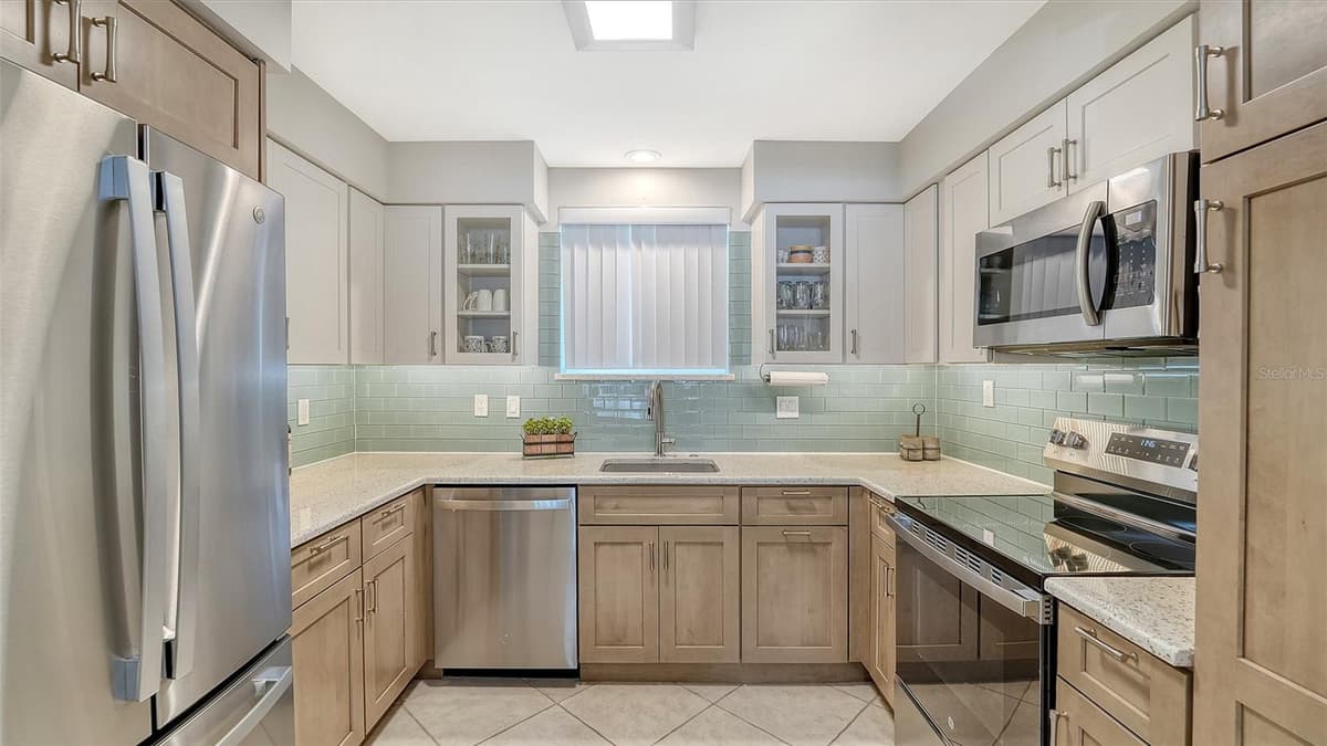 500 WASHINGTON DRIVE — photo 10 of 47
