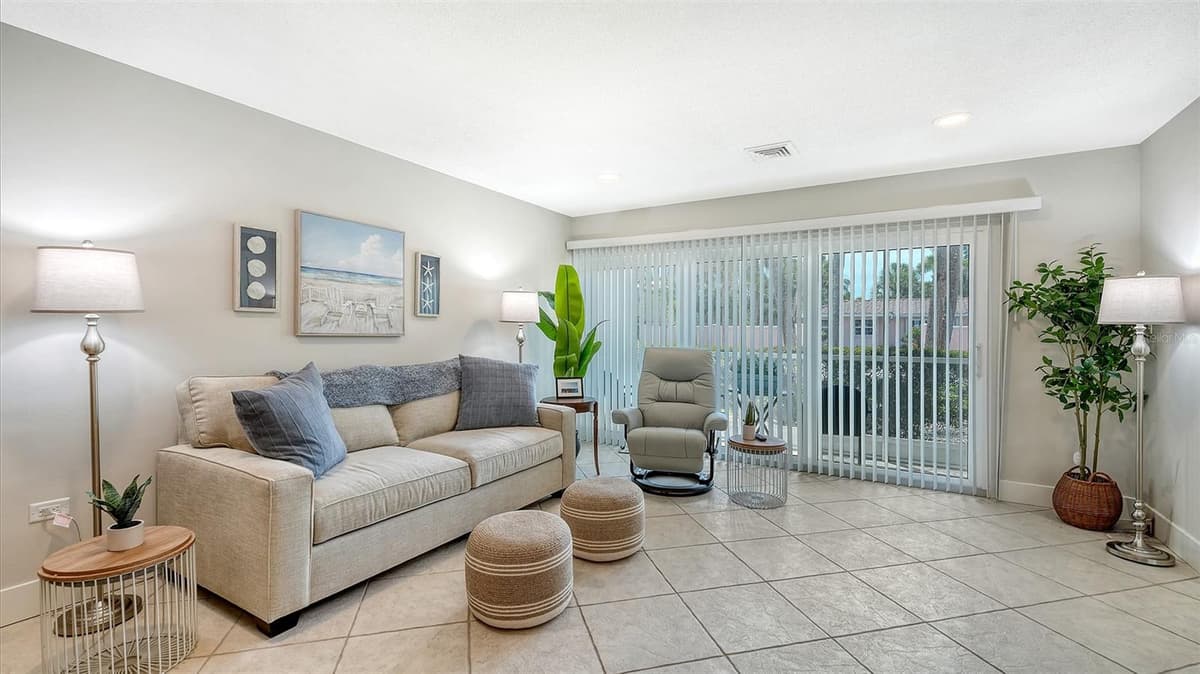 500 WASHINGTON DRIVE — photo 4 of 47