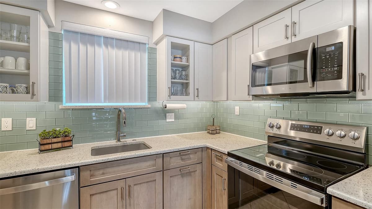 500 WASHINGTON DRIVE — photo 11 of 47
