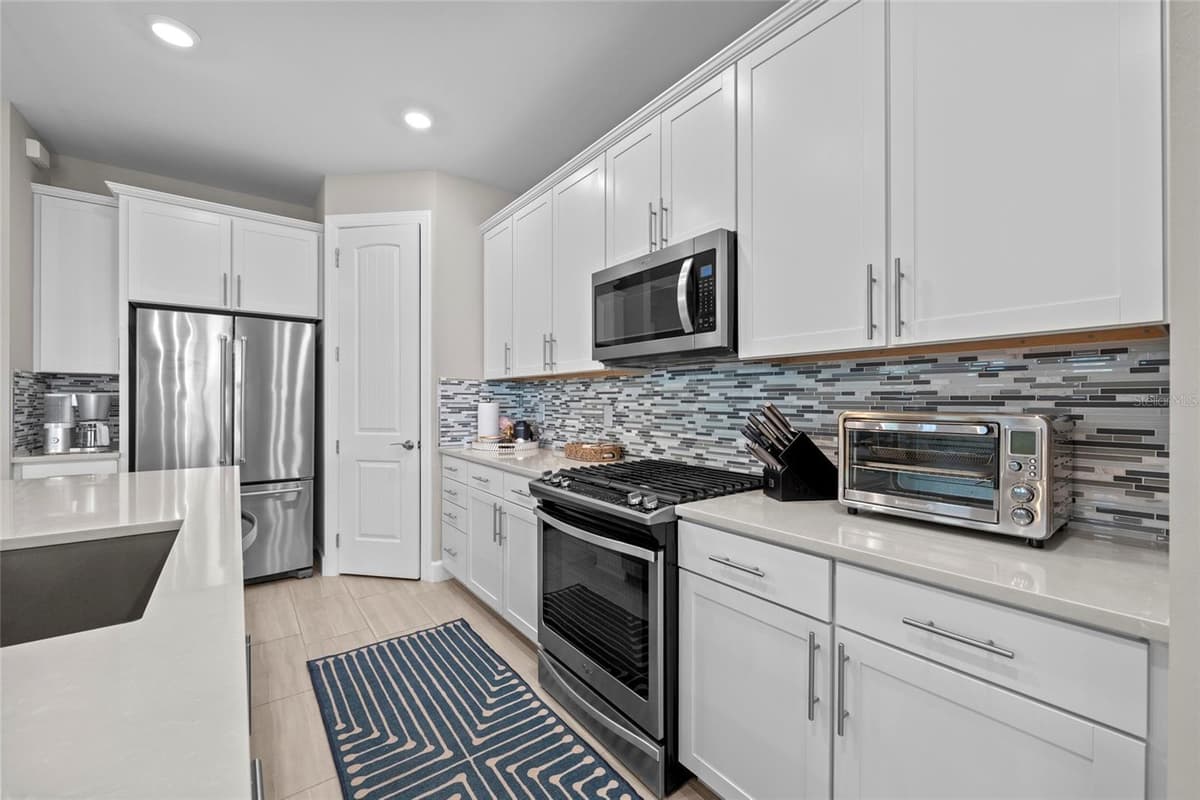 12217 CRANSTON WAY — photo 9 of 51