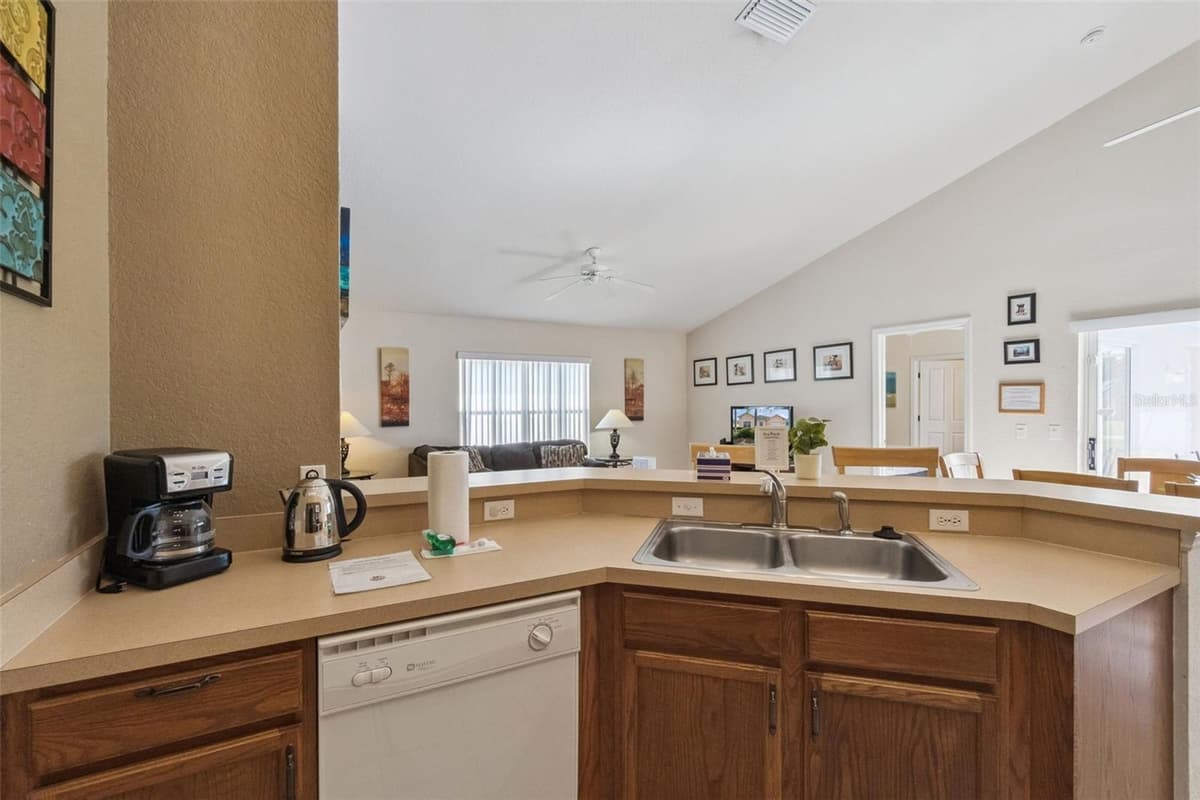 621 RESERVE DRIVE — photo 9 of 39