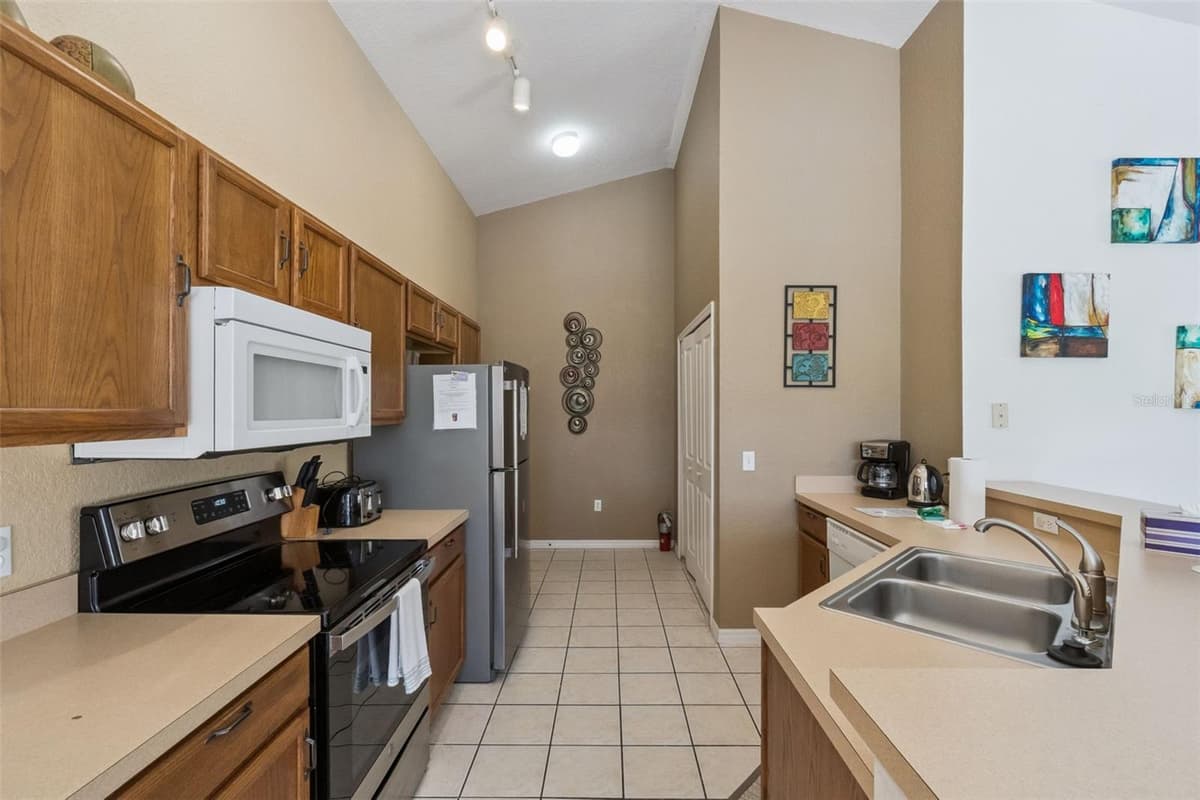 621 RESERVE DRIVE — photo 11 of 39