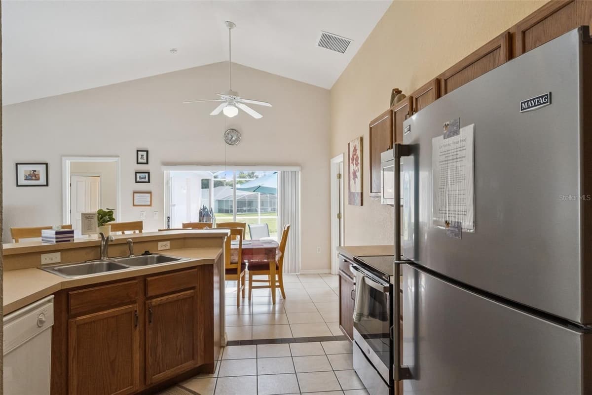 621 RESERVE DRIVE — photo 10 of 39
