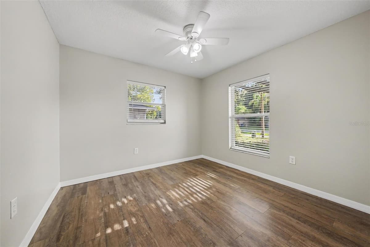 450 PARK GLEN DRIVE — photo 8 of 15