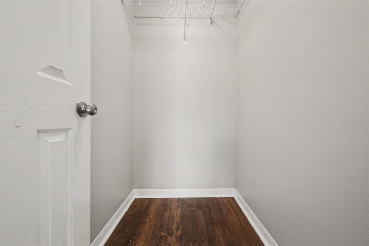 450 PARK GLEN DRIVE — photo 12 of 15