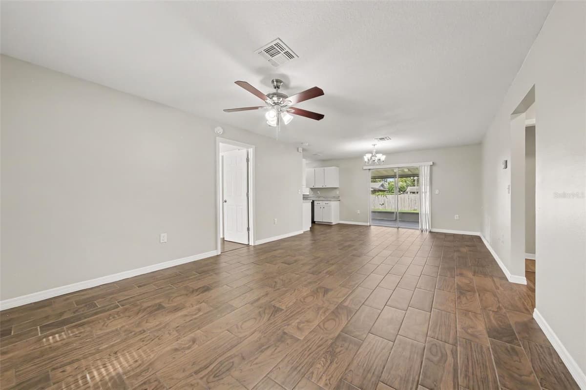 450 PARK GLEN DRIVE — photo 3 of 15