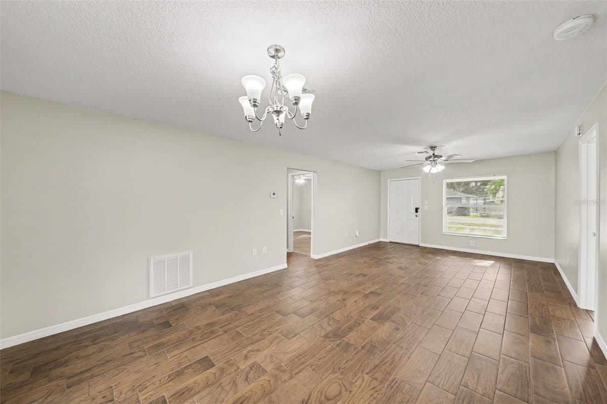 450 PARK GLEN DRIVE — photo 6 of 15