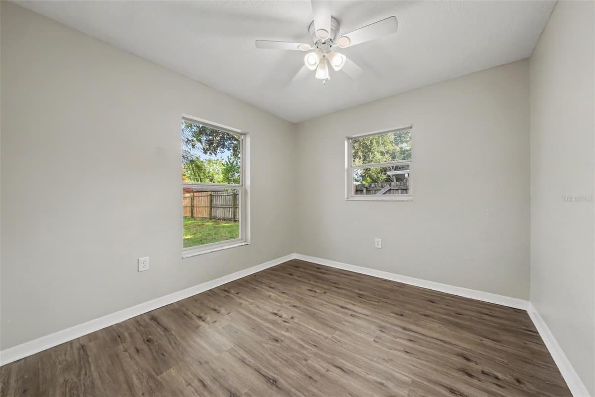 450 PARK GLEN DRIVE — photo 9 of 15